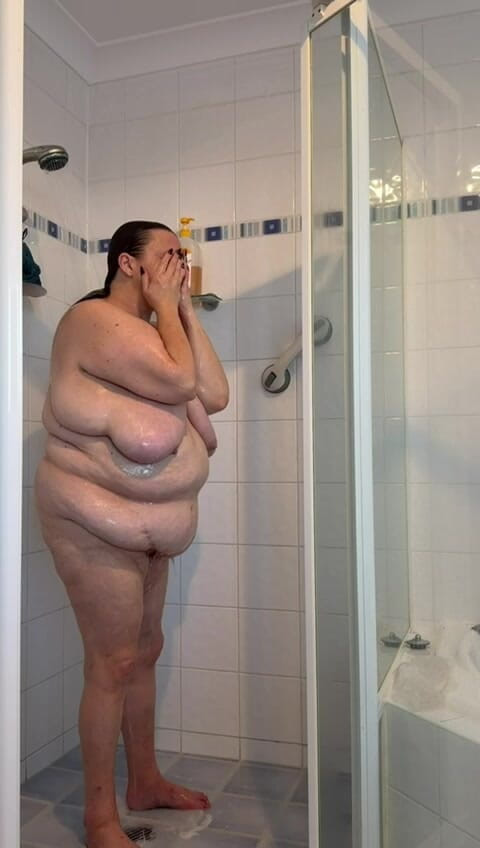 WeAreFukBunnies: Tonton saya membersihkan lubang kemaluan saya yang ternganga