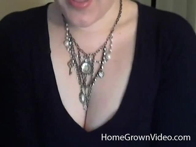 Homegrown BBW: Janna rubs one out