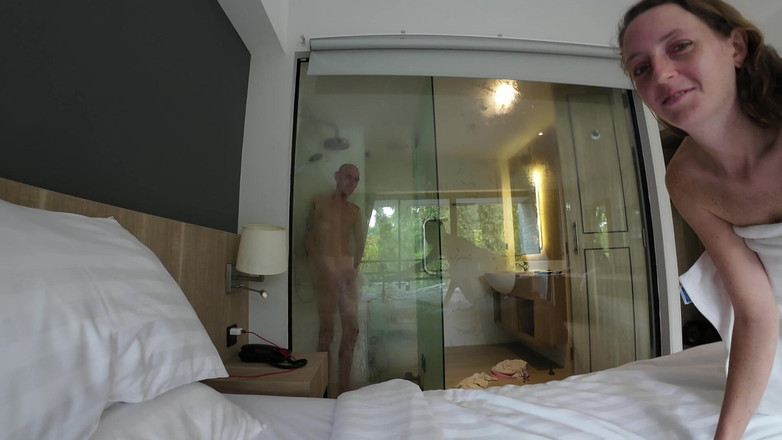 ScottishSweetie: Er neckt mich mit seinem großen schwanz, während ich unter...