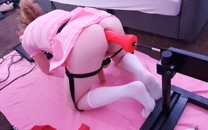 Spike Essex: Pervers in pink. Englische MILF lisa Essex genießt große analdildos