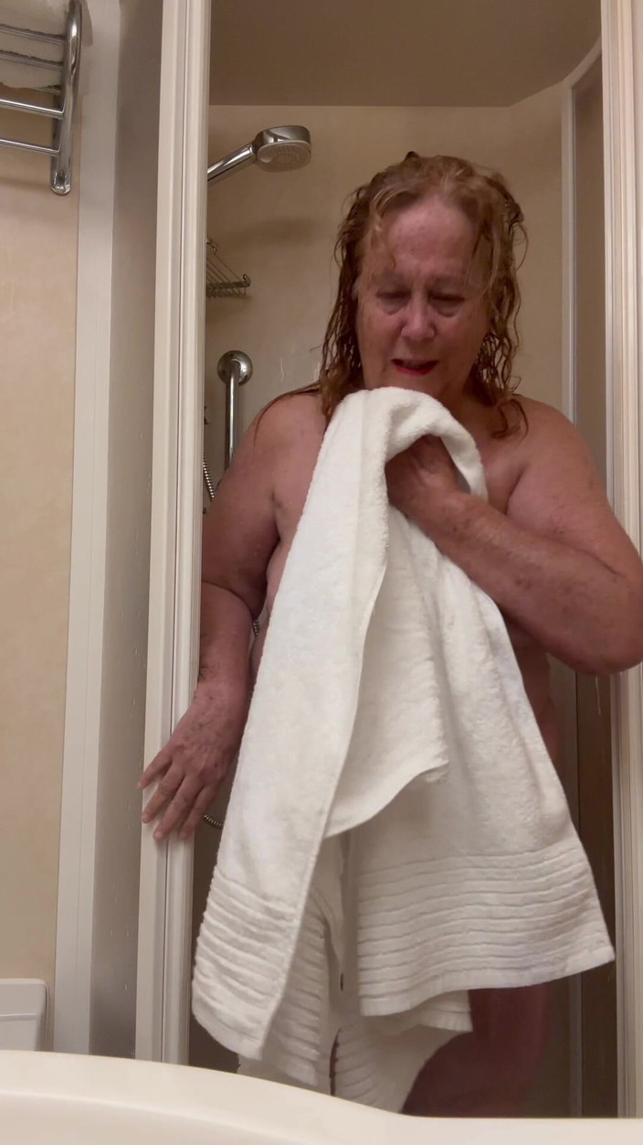 Big Ass 4 U: Duș cu bubbly