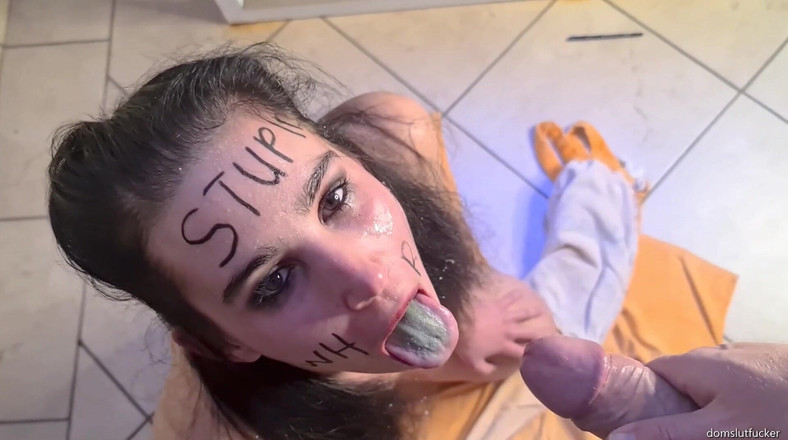 domslutfucker: Hloupá děvka deepthroat šukání do obličeje, fackování a plivání. Chcaní na...