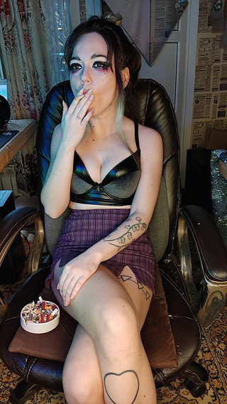 Blowjobs Alice: 담배 피우기 위해 창녀를 줬어