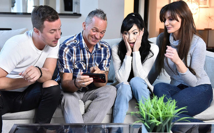 Family Strokes: FamilyStrokes - Pasierbica Tabu Orgia Z pasierbicą Judy Jolie i cycata...