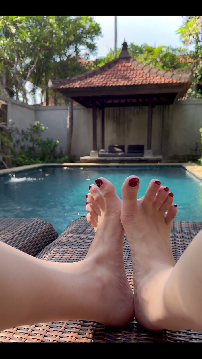 Aerie Rei: Dobré ráno. Tady je jeden, speciálně pro nohy fanoušky