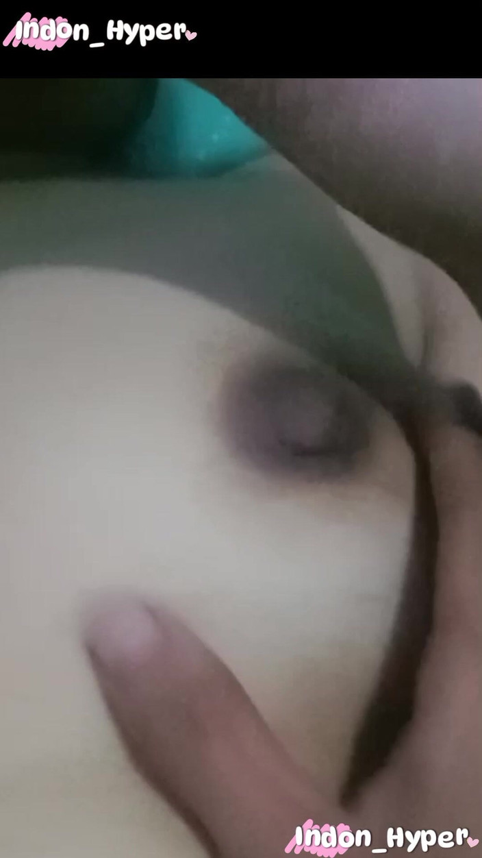 Imanuel: आह मेरी पत्नी की मस्ती भरी चूत और उसके मुलायम स्तनों वाली मेरी कामुकता मेरी पत्नी की पूरी चूत और स्तनों पर है