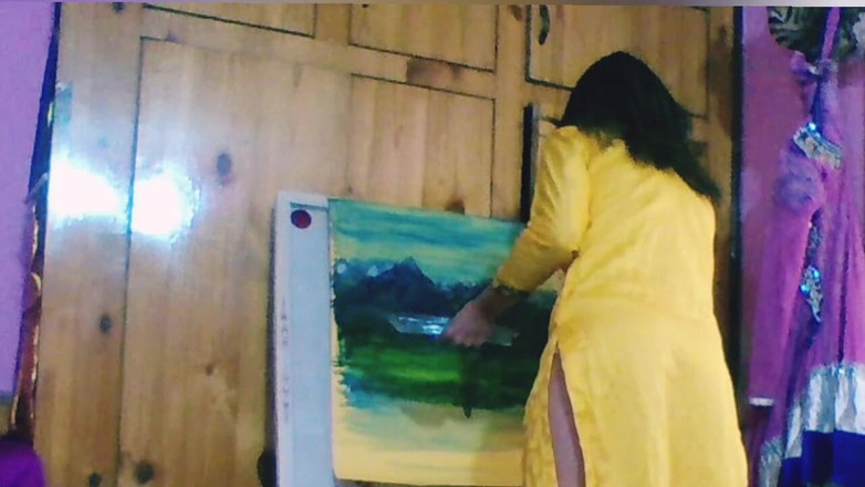 Bolly Karma: Krásná dívka se setkává s velkým černým pérem.