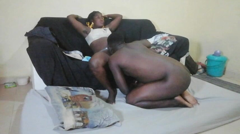 Pornsexlive: アフリカのフェラチオポルノビデオ