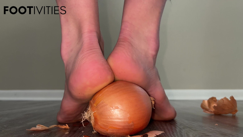footivities: 脚压碎洋葱 4K 脚 视频 第一人称视角