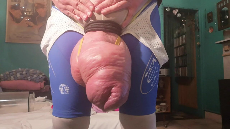 Monster_Meat_: Cockzilla ज़िंदा है और लात मार रही है