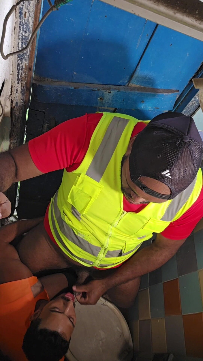 TheBlacKHunterr: Ванная на строительстве превратилась в шлюху