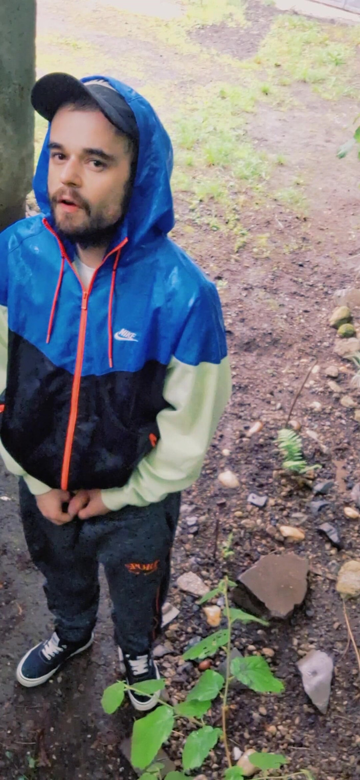 jerkofflover: Ich spiele öffentlich mit meinem schwanz