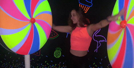 Amirah Adara: Bạn muốn đến bảo tàng ảnh tự sướng với tôi?