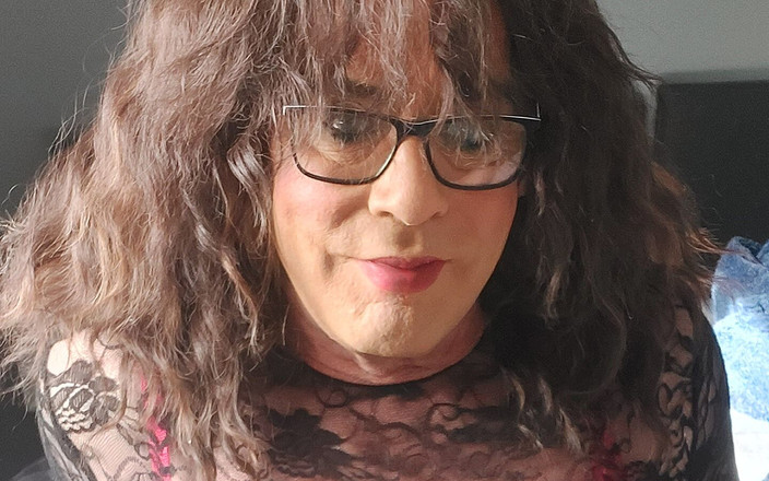 Juniperberi29: Celana dalam merah muda dan air mani