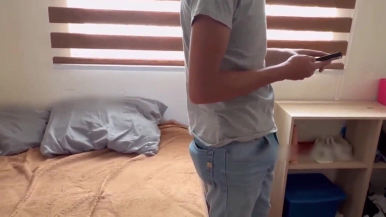 The Substance: 和我好奇的拉丁直男处女朋友玩3P