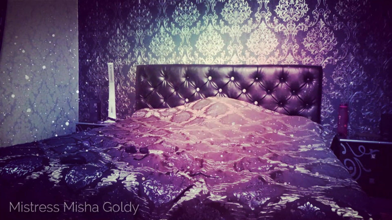 Goddess Misha Goldy: Фемдом теги і гра з краєм від сексуальної поліцейської жінки
