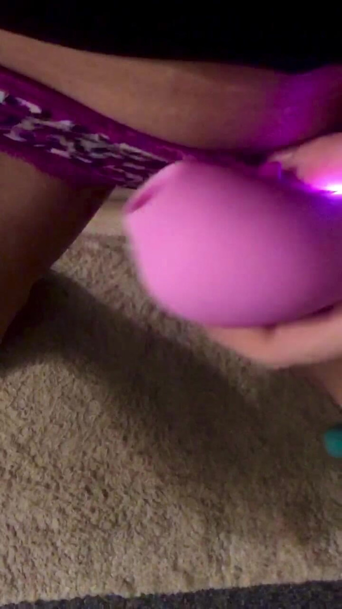 Tabitha Hoots: Sexy Wifey dostane mokrou kundičku, než jí manžel ošuká mozek