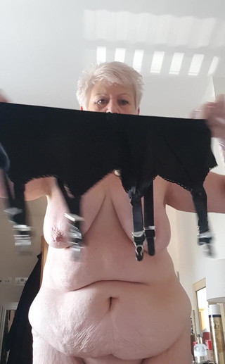 Uk Joolz: Man probiert diese neuen sussie-gürtel an ... nackt wie immer