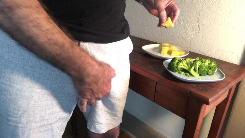 OhTrevor: Ohtrevor jí pro větší nálož mrdky.