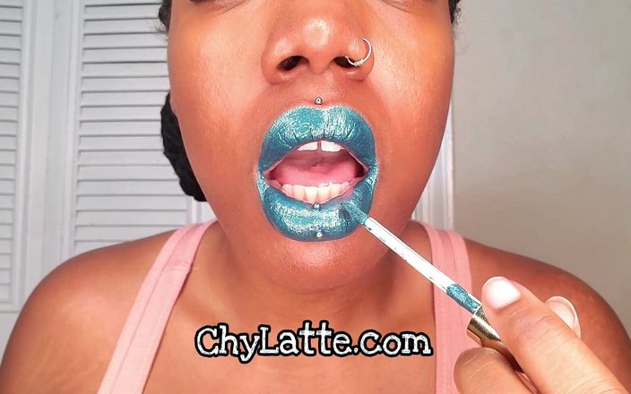 Chy Latte Smut: Lipstick teal aqua application
