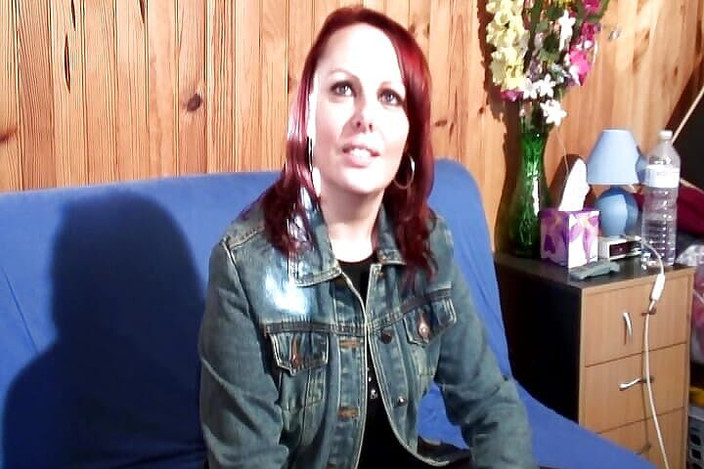 Monde Francais: Kızıl saçlı Fransız bayan derin bir anal sikişten sonra küçük...