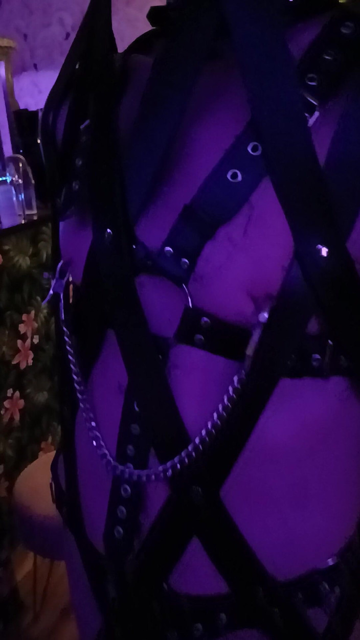 Domina Lady Vampira - SM Studio Femdom Empire: Niewola jak dziwna kobieca dominacja Xmasgift