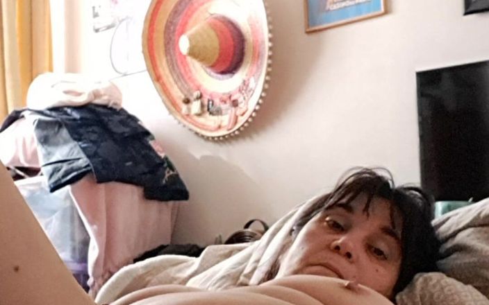 Mommy big hairy pussy: Cái mông nghẹn của mẹ kế