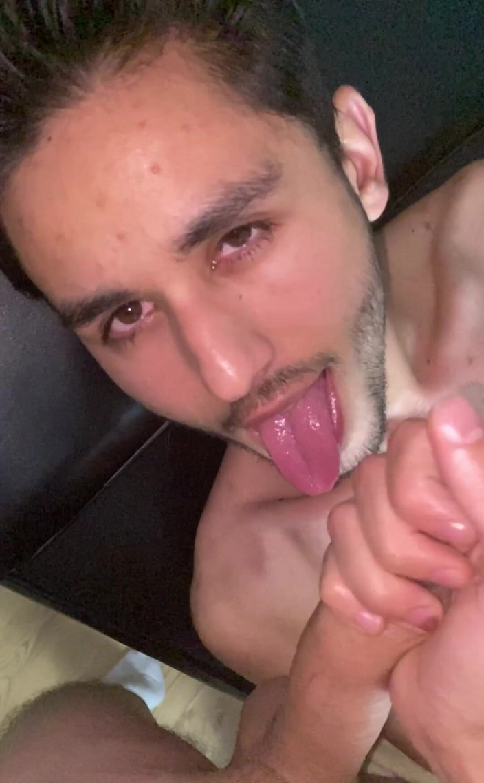 Hottestguys21: Flo menghisap saya dan saya pancut ke dalam mulutnya