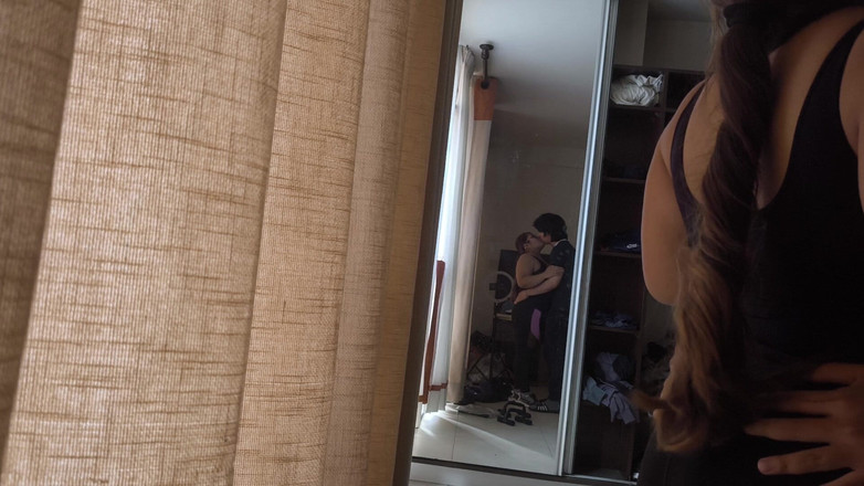 Moo DBOXXX: Vášnivě se líbám se svobodnou macechou, která opravdu chce dělat šílené...