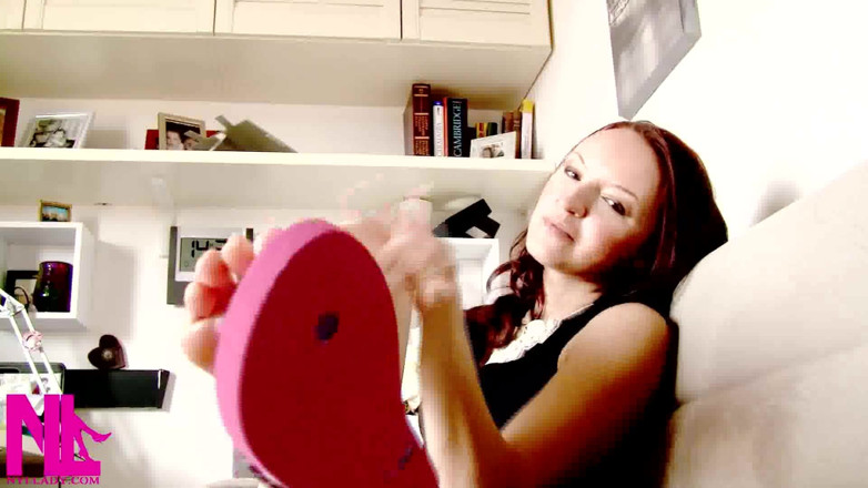 Nyllady: Dangling in My New Flip Flops and Lotioning My Sexy...