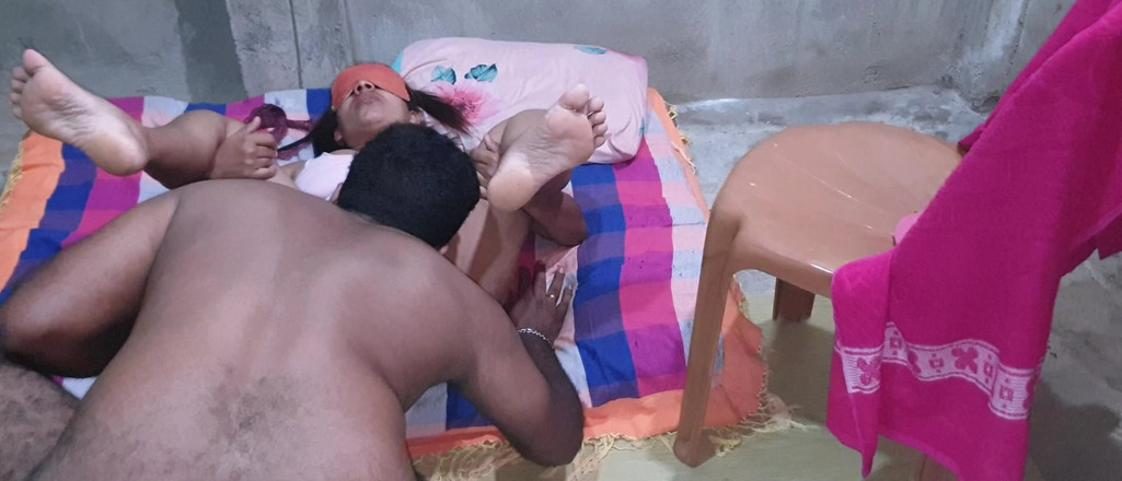 Tiyana: Муж снимает видео с другом и показывает, как он трахает свою жену