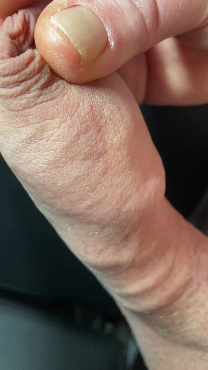 Foreskinguy: Enorme punheta sem cortes no pau