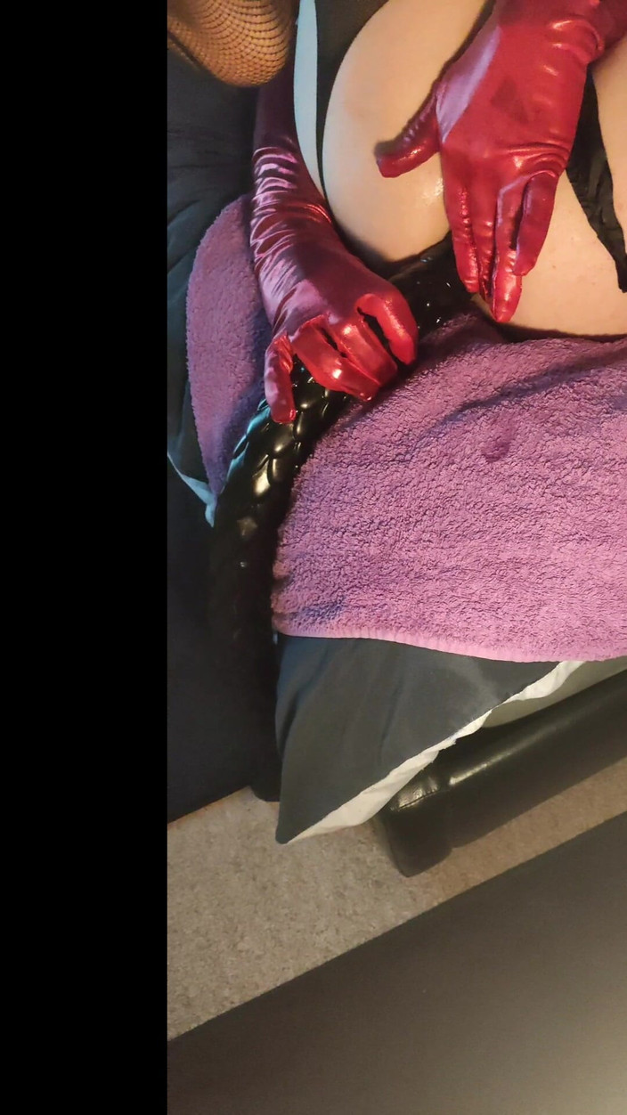 Sallyann: 怪物假阳具