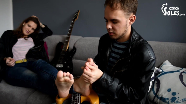Czech Soles - foot fetish content: Hei! Adakah awak merenung kaki saya?