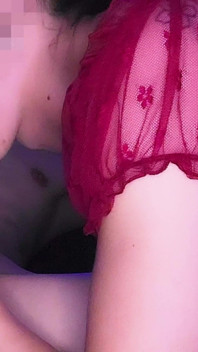 Ela ficou tão molhada e com tesão em sua roupa de lingerie, não podia deixar de deixá-la uma gozada interna hoje à noite!