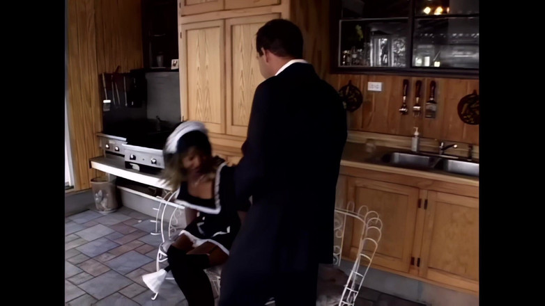 The Dark Side X: Figa nera la cameriera divora una carne bianca