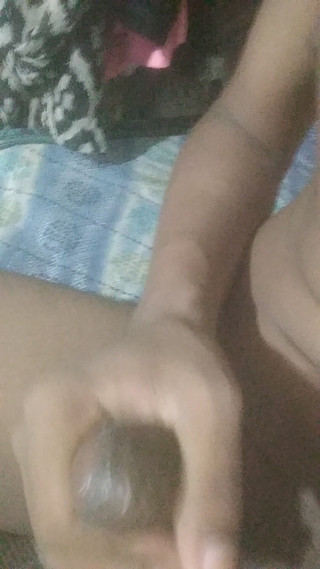 Look to me: Pria lurus masturbasi dengan alat hitam besar