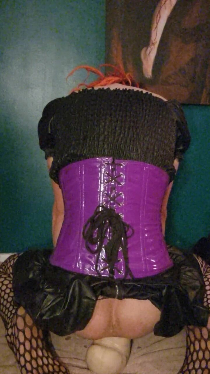 Jasmine Dlight - UK's most extreme anal porn star: Cewek seksi ini lagi asik seks anal ekstrem pakai dildo...