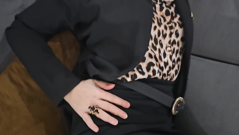 Sofy13: やあ、君は熱いね。興奮して一緒に楽しもう。待ってるよ。