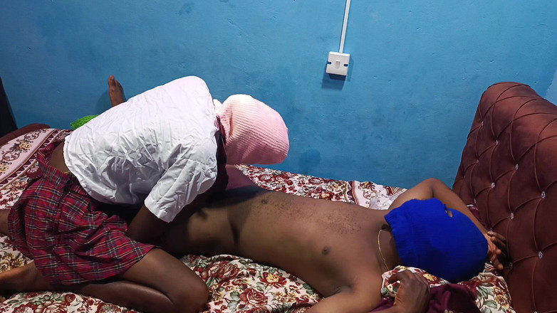 Jagabo555: 操一个穿着制服的青少年学生