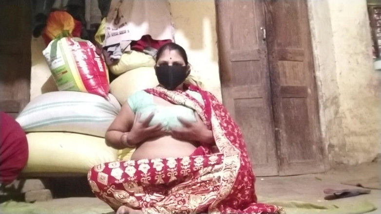 Desi_bhabhi121: Bhabh sexy se fute cu degetul în pizdă, nud, țâțe de presă