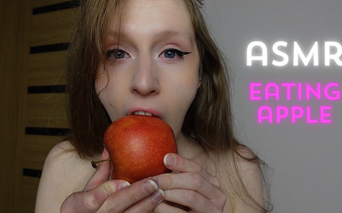 HotRedWildcat: 알몸으로 애플을 먹는 Asmr
