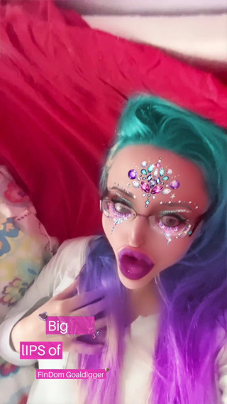 FinDom Goaldigger: Big Lips Are Perfect for Woman