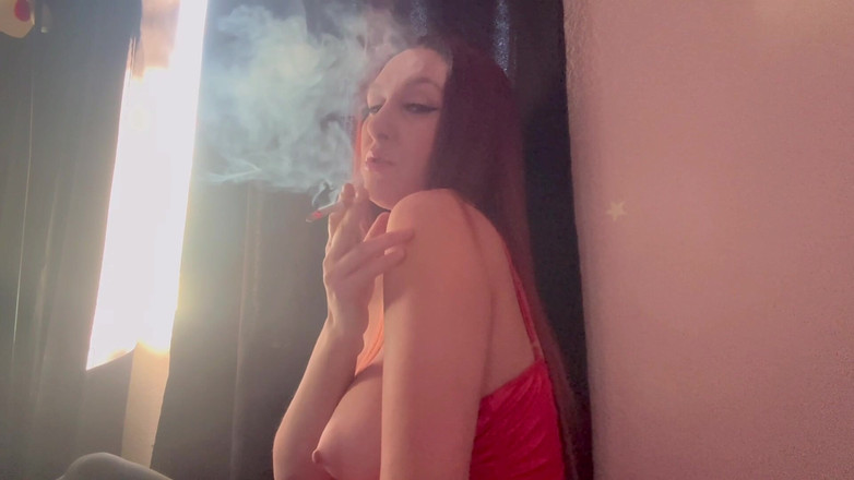 Artemisia Love: 이탈리아 거유 밀프 담배를 피우고 보짓물이 많은 젖탱이를 보여주는 발정난 Af 긴 젖탱이 새엄마