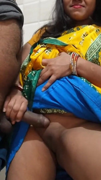 Bhabhi desi bertetek besar cantik dalam saree dikongkek B Devary