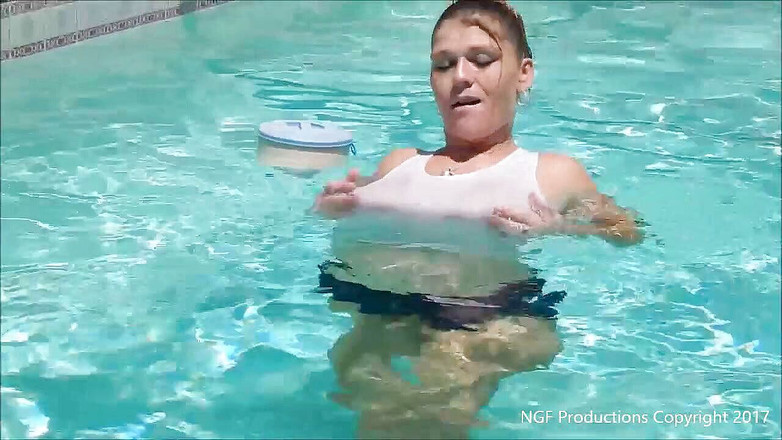 Nasty Girlfriends: Mokry i paskudny pokaz cycków w stokrotkach, rajstopy