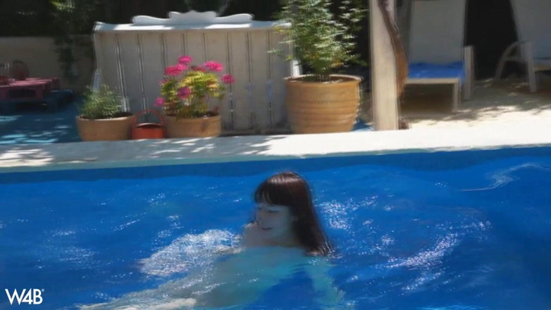 Watch4beauty: Secluded Pool