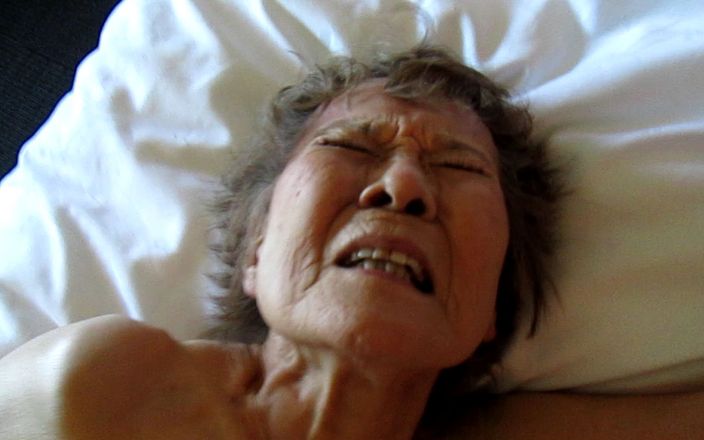 Cock Sucking Granny: Powrót dla więcej babci lubi to szorstki