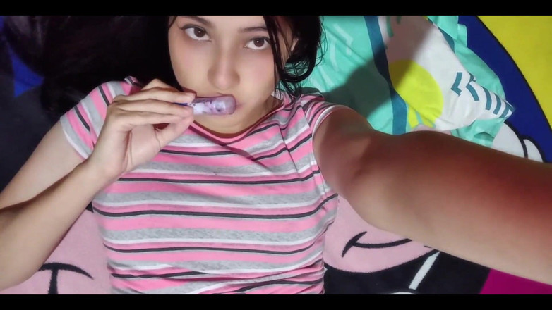 Yulieth Gomez: 继母和继子睡一张床：的夜间乐趣！（真正的自拍）