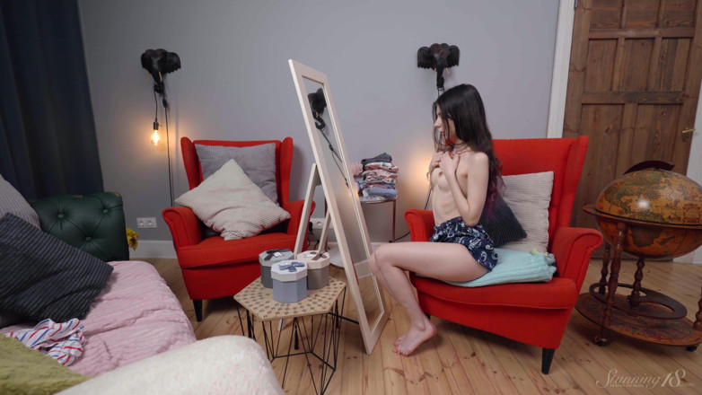 Stunning18: Masturbation in the Mirror